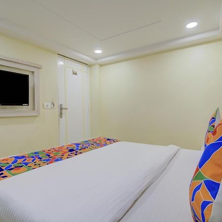 Hotel Kaushal Palace Yeni Delhi Dış mekan fotoğraf