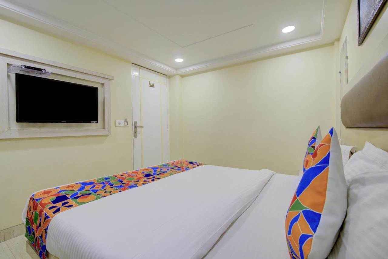 Hotel Kaushal Palace Yeni Delhi Dış mekan fotoğraf
