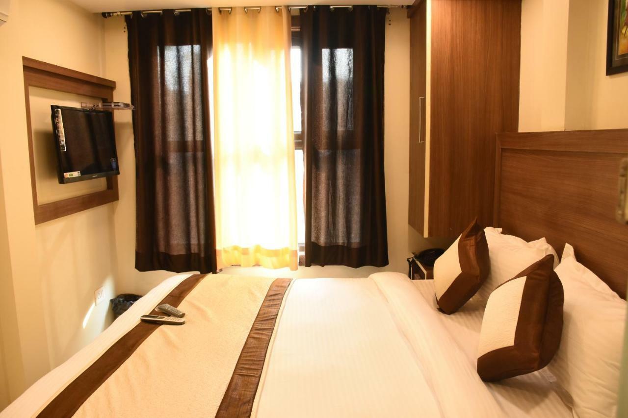 Hotel Kaushal Palace Yeni Delhi Dış mekan fotoğraf
