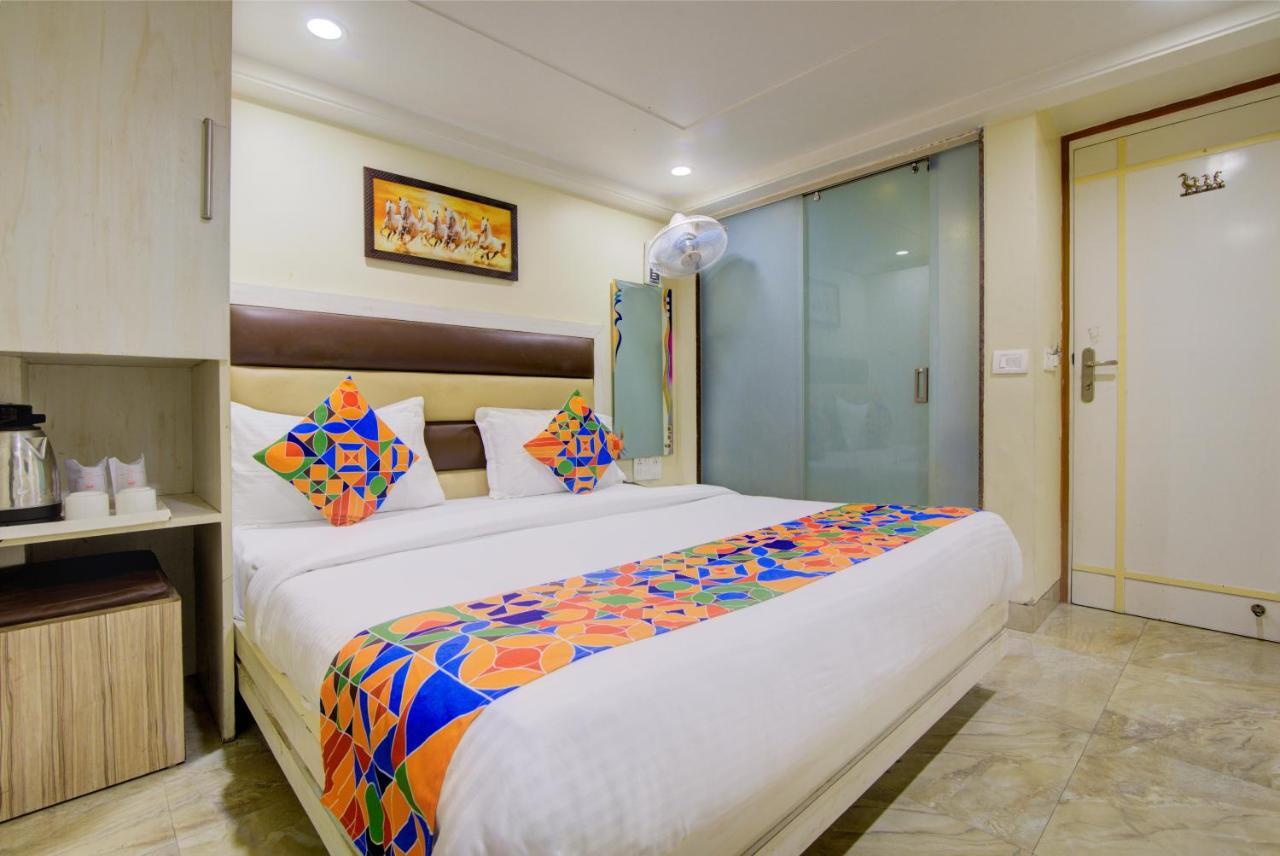 Hotel Kaushal Palace Yeni Delhi Dış mekan fotoğraf